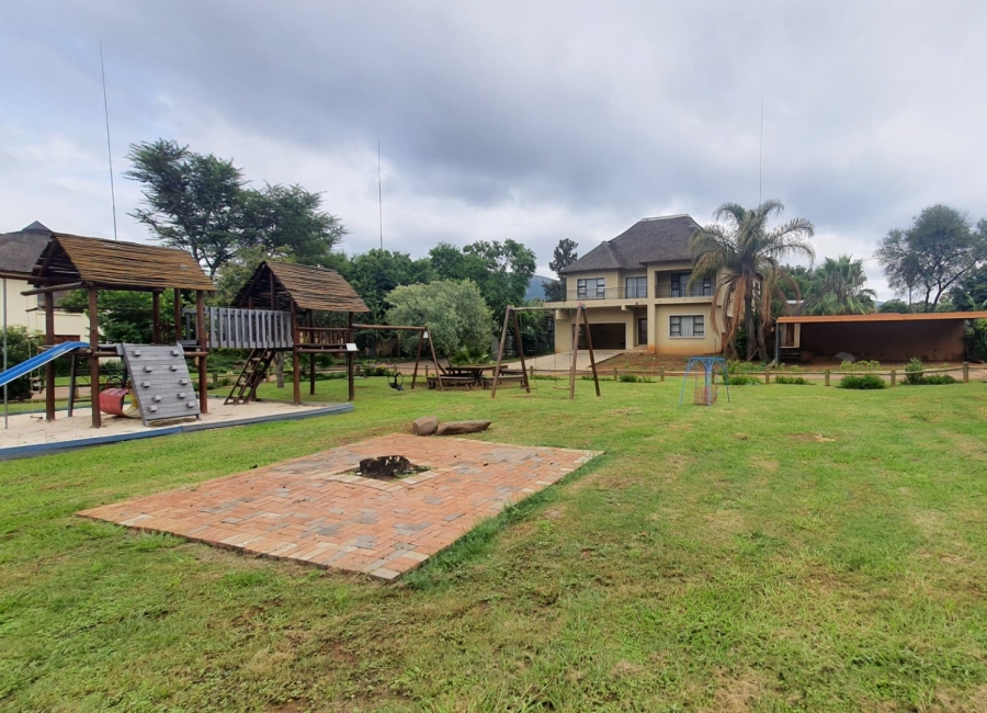 To Let 5 Bedroom Property for Rent in Melodie North West